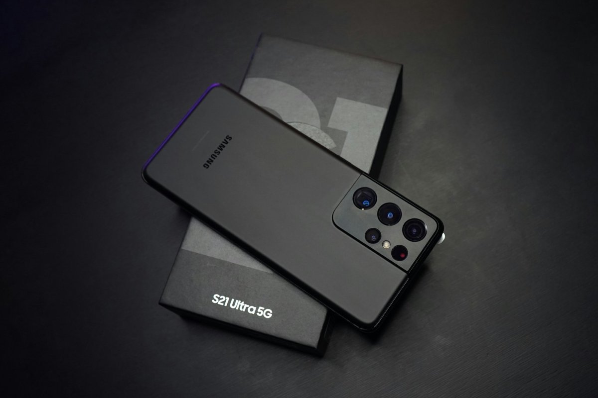 Galaxy S24 Ultra — Fantom Siyah Sert Kabuk